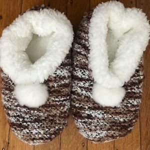 NEW Snoozies slipper socks